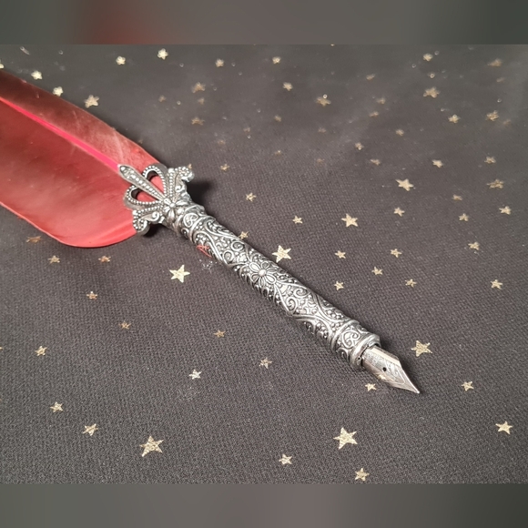Gothic Red Feather Dip Caligraphy Pen - Picture 4 of 6